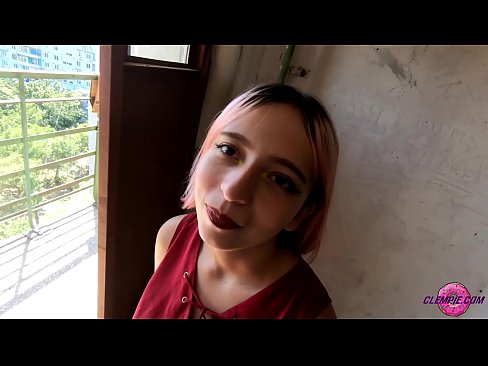 ❤️ 學生性感在內陸吸了一個陌生人 - 射在他臉上 ❤️❌ 美麗的色情 在我們 ❌